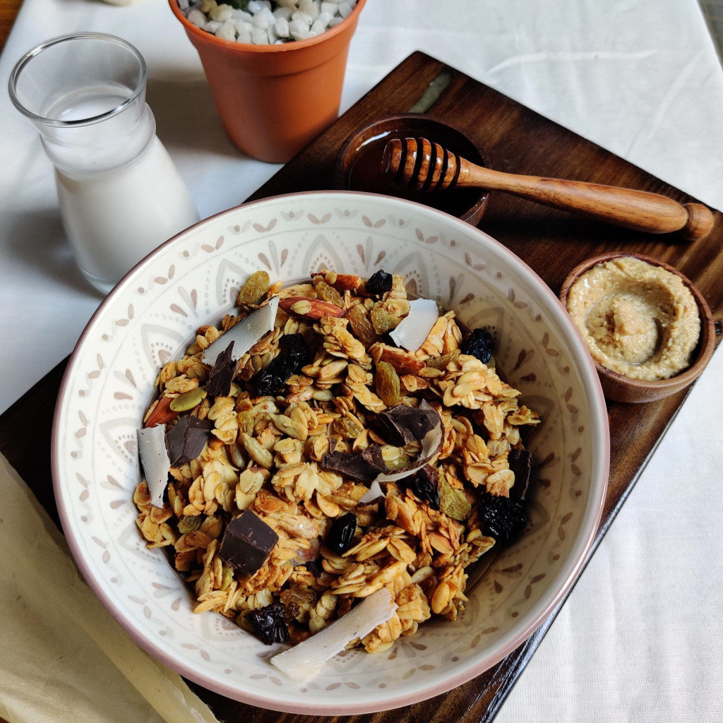 Fibre & Nuts Healthy Rolled Oats Granola Without Refined Sugar And Hydrogenated Fat - 1 kg